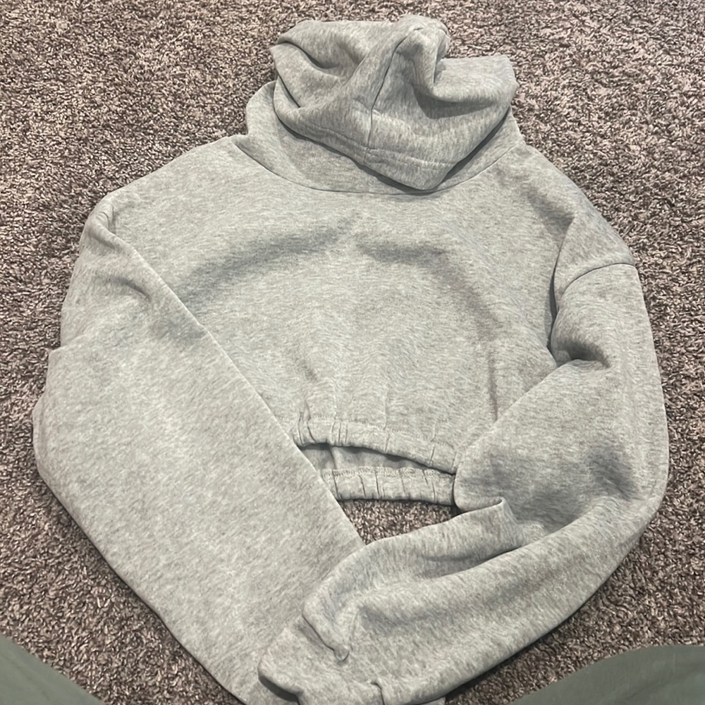 Grey cropped sweatshirt